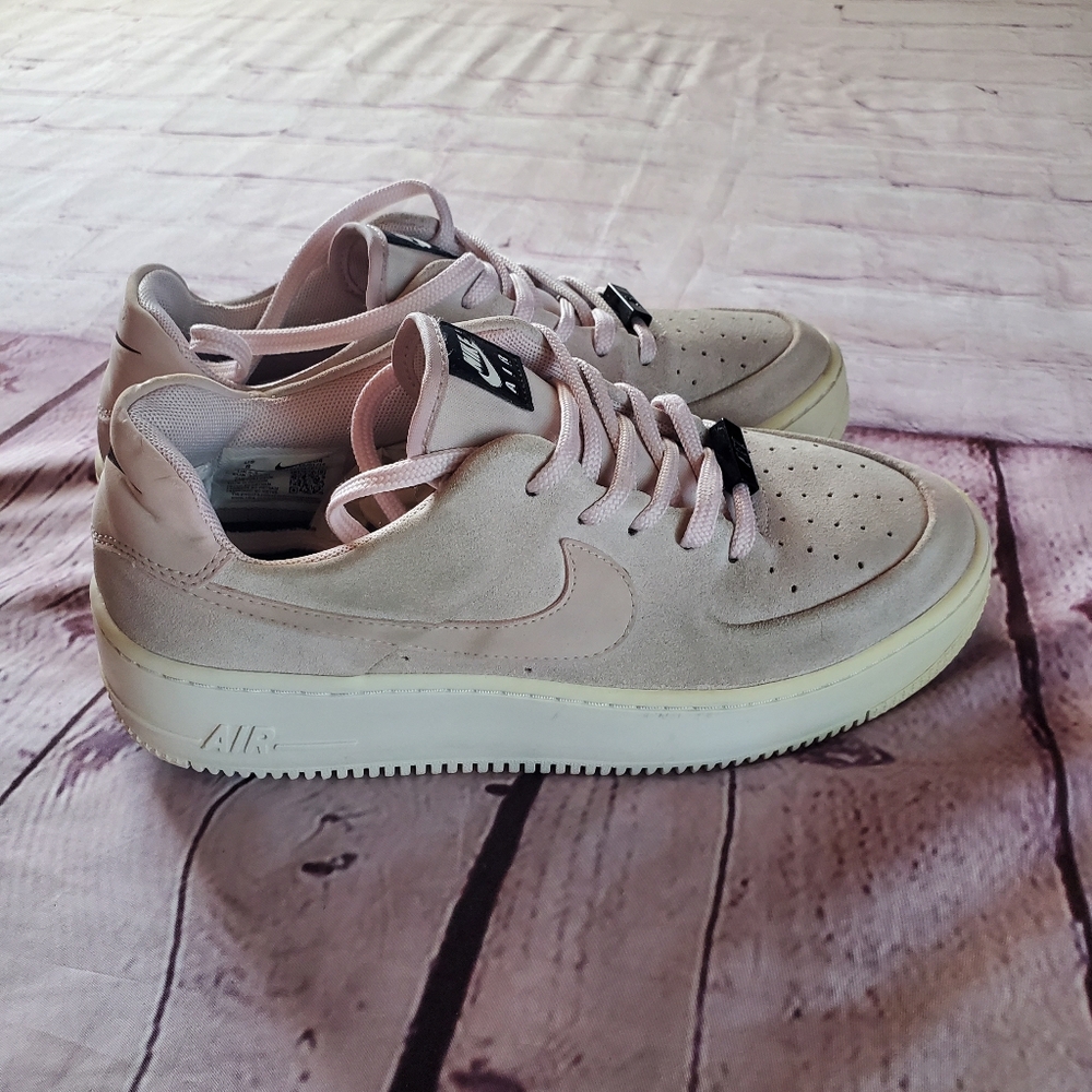 Nike Women's Athletic Shoes in Light Pink and Cream